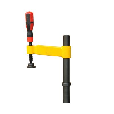 Compensating swing clamp with spindle