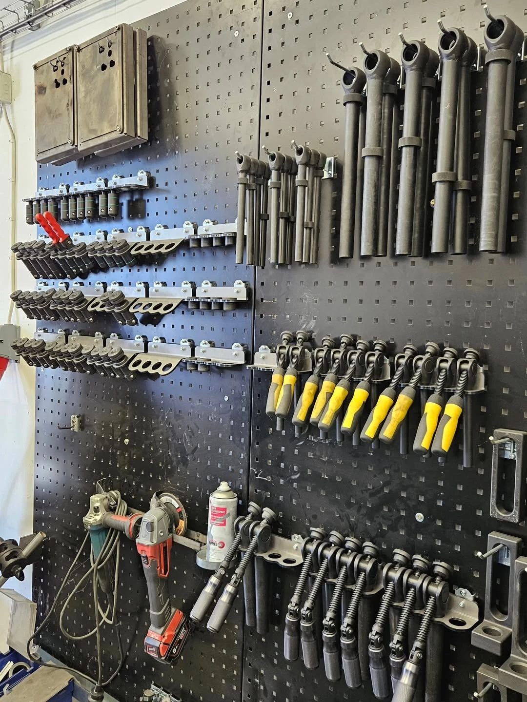 dct-welding-table-tool-wall.webp